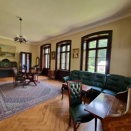 Palac Sapetow Tuczno (Strzelce-Drezdenko)