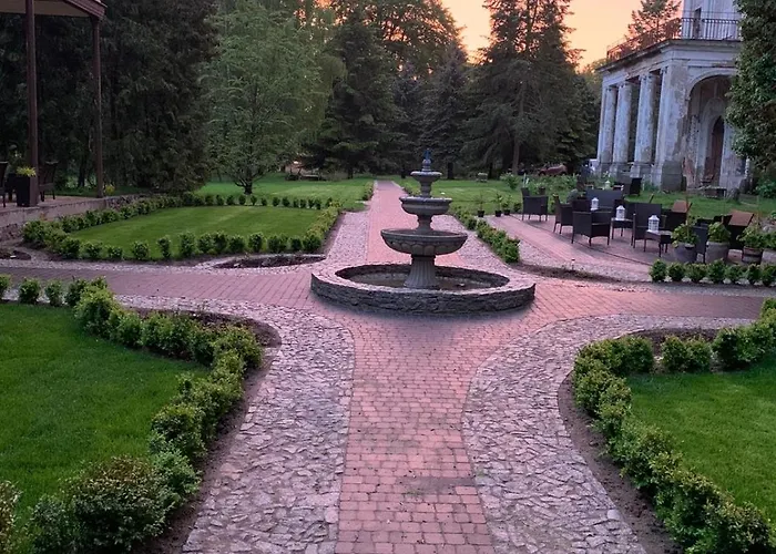 Palac Sapetow Tuczno (Strzelce-Drezdenko)