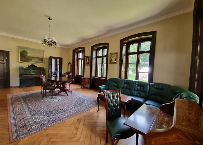 Palac Sapetow Tuczno (Strzelce-Drezdenko)